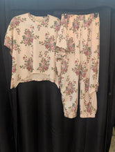 Load image into Gallery viewer, BOUQUET PRINTED SOFT SCUBA SET