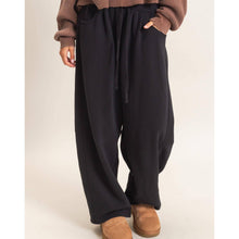 Load image into Gallery viewer, Drawstring Waist Barrel Sweatpants: BLACK
