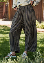 Load image into Gallery viewer, Striped black pants
