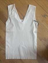 Load image into Gallery viewer, V-Neck seamless tank
