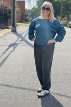 Load image into Gallery viewer, Drawstring Waist Barrel Sweatpants: BLACK
