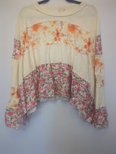 Load image into Gallery viewer, Cream Flowy Top
