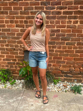 Load image into Gallery viewer, Sleeveless Round Neck Tank Top
