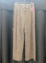Load image into Gallery viewer, Animal Print Casual Pants
