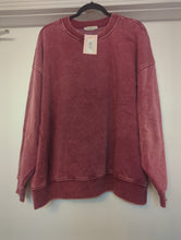 Load image into Gallery viewer, Curvy Oversized Sweatshirt
