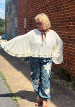 Load image into Gallery viewer, Flowly Batwing Top
